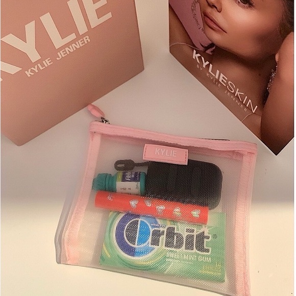FREE w/Any Purchase! Kylie Cosmetics Mesh Necessitates Bag - Picture 2 of 3